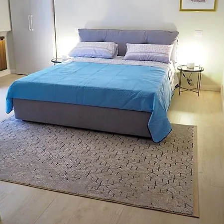 Bed & Breakfast Parnasus 4*